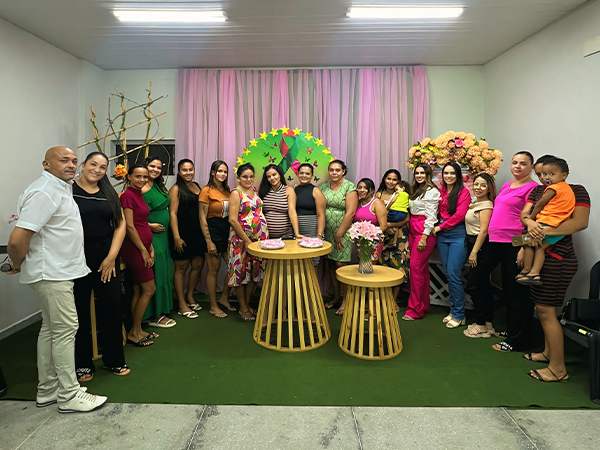 Encontro do Grupo de Gestantes "Gerando Amor" aborda prevenção ao câncer de mama e sífilis.